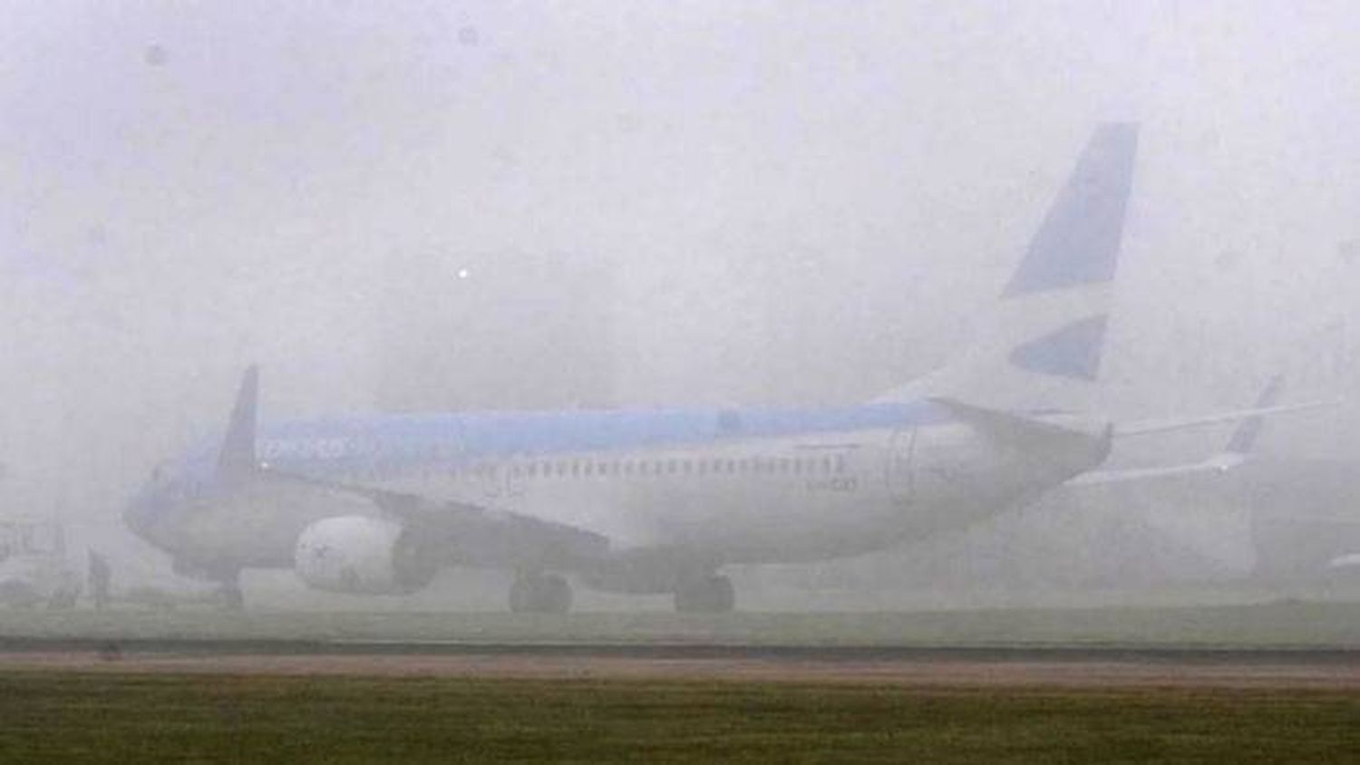 Niebla: más de un centenar de vuelos afectados en Ezeiza y Aeroparque