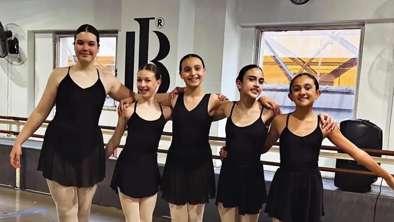 DEBOULES Ballet junto a la Fundación Julio Bocca: 27 bailarinas gualeyas brillaron en el escenario porteño