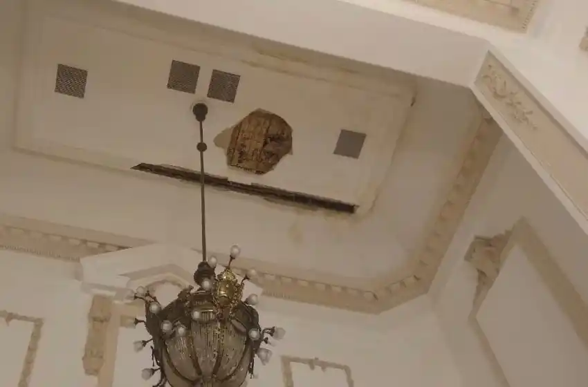 El gobierno de Perotti apuntó al socialismo por el deterioro de edificios públicos