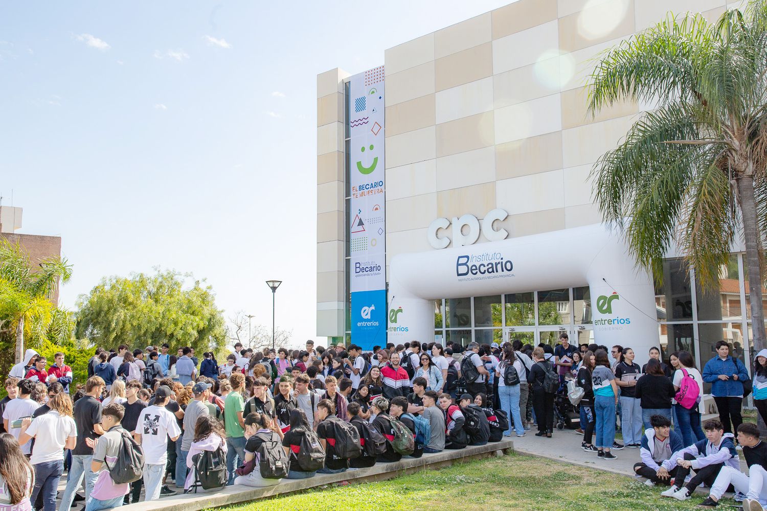 Más de 5.400 jóvenes visitaron la feria de carreras del Instituto Becario