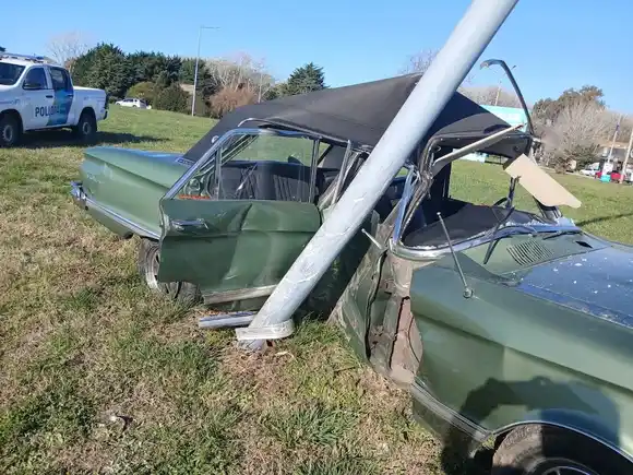 Viajó de Mar del Plata a Mar del Tuyú para comprar un Falcon verde por USD 10 mil y lo chocó al regresar en Ruta 11