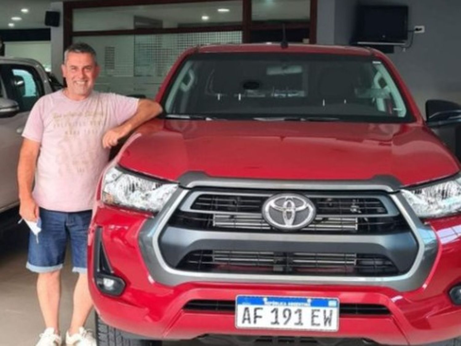 Es funcionario de Saavedra y se compró una camioneta de $9 millones: "Pasen a chuparla, put*s", respondió a las críticas