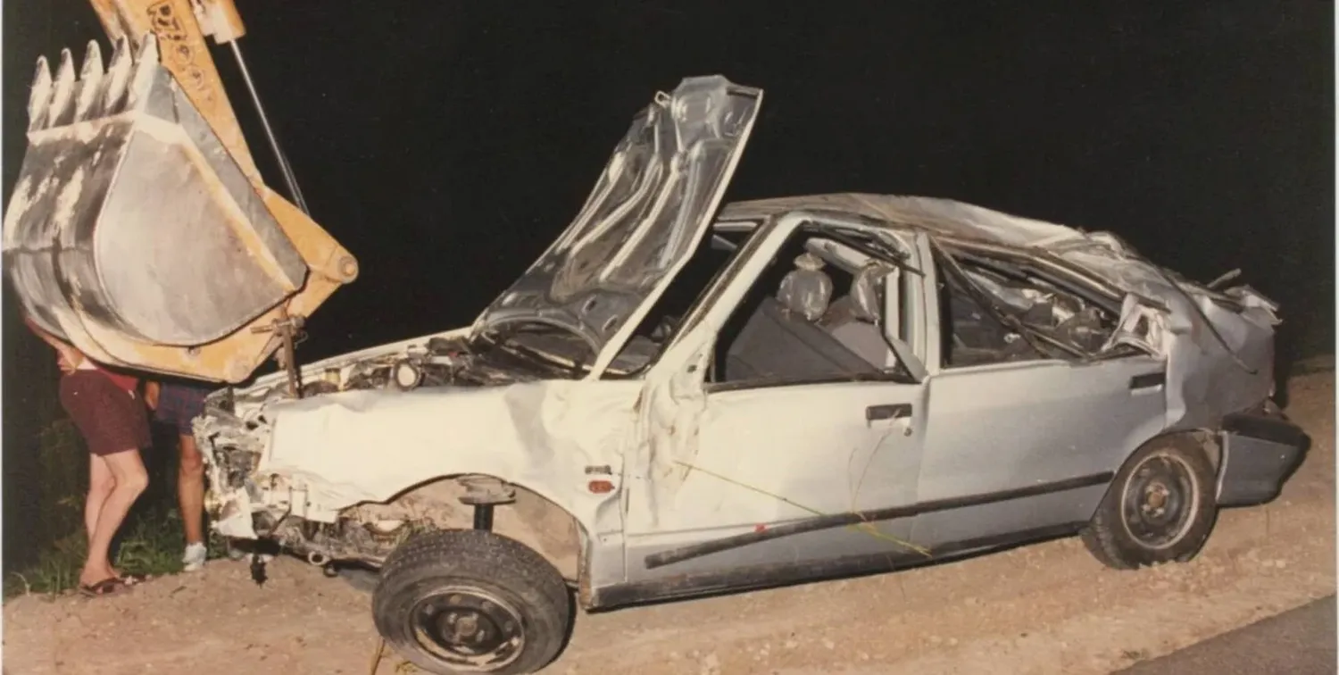 Después de varios tumbos, el auto que conducía Monzón fue a parar a unos metros del pavimento de la Ruta Provincial N° 1. Archivo El Litoral