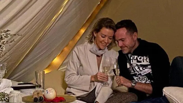 Fernanda Castillo y Érik Hayser muestran a su bebé