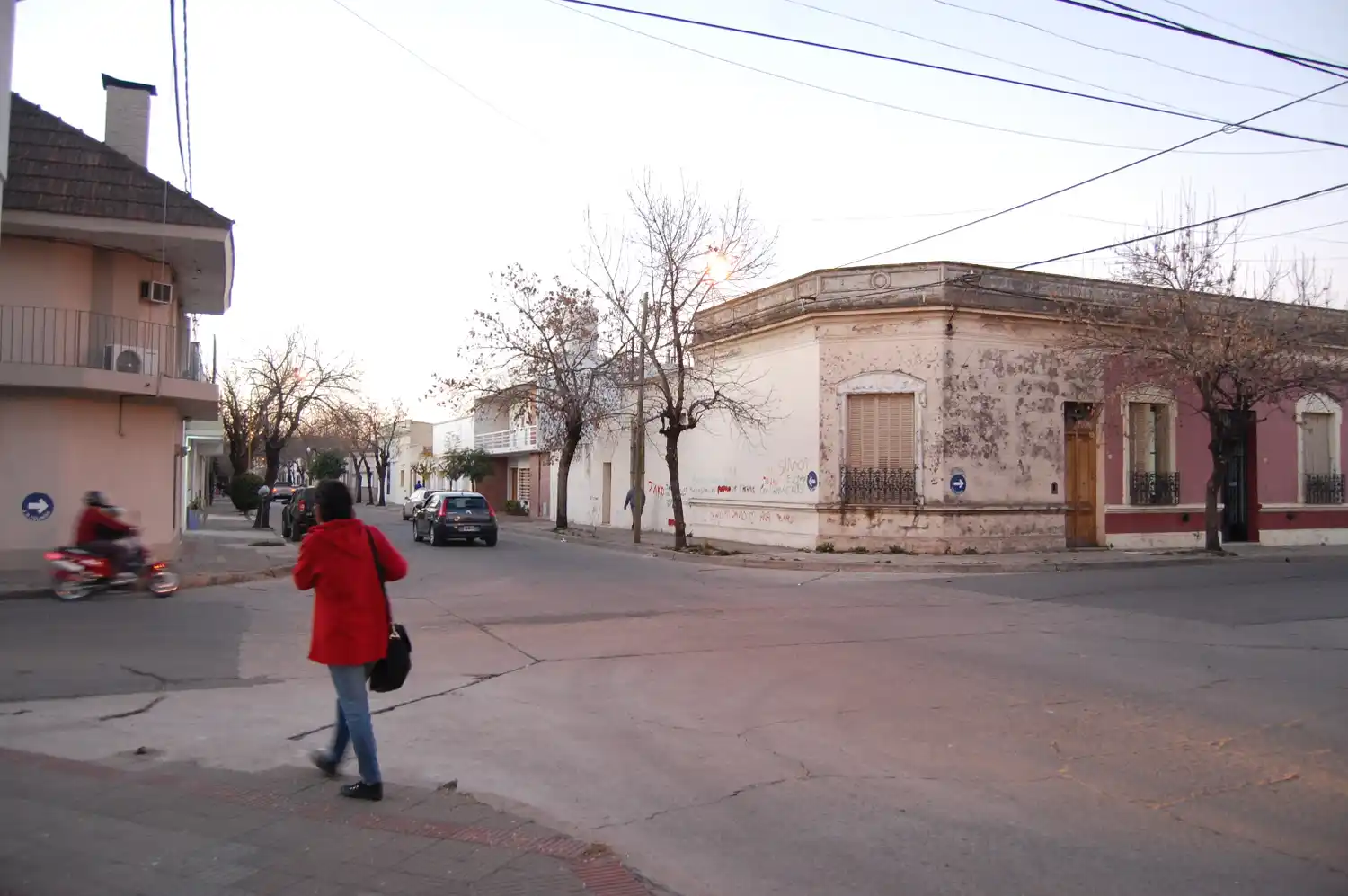 Tarde húmeda, mañana lluvias y tormentas 
