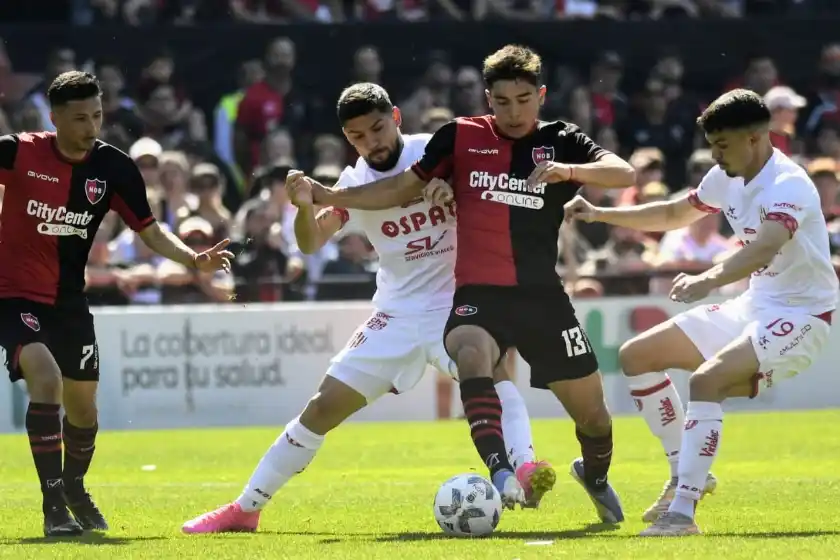 Newell’s igualó ante Unión en una tarde calurosa de fútbol en el Coloso