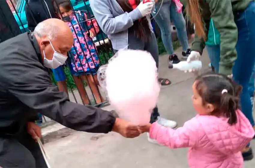Vendedores ambulantes sostuvieron que fue un "muy buen" fin de semana largo