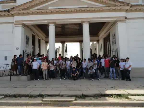 Más de 800 alumnos de la ciudad participaron de las visitas al Cementerio