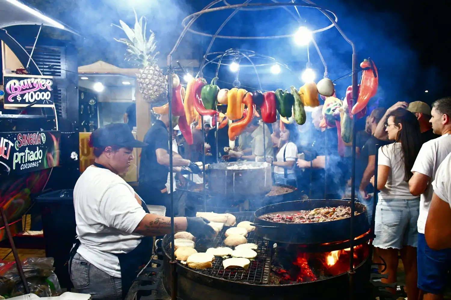 La Peatonal y su paseo gastronómico tuvieron otra noche convocante.
