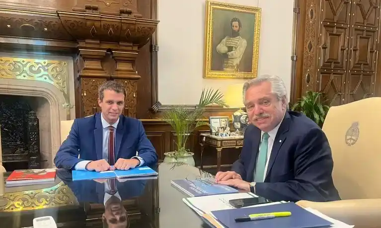 Alberto Fernández destacó el trabajo realizado por Cresto en el Enohsa