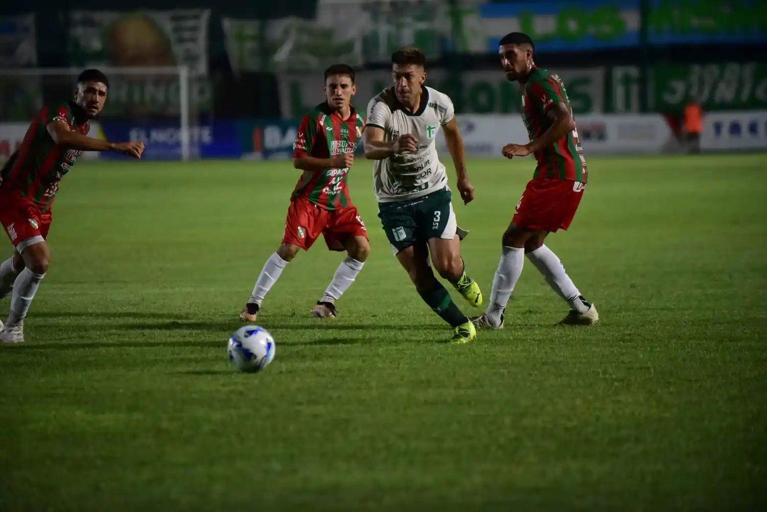 Mauri transmite seguridad en la banda izquierda