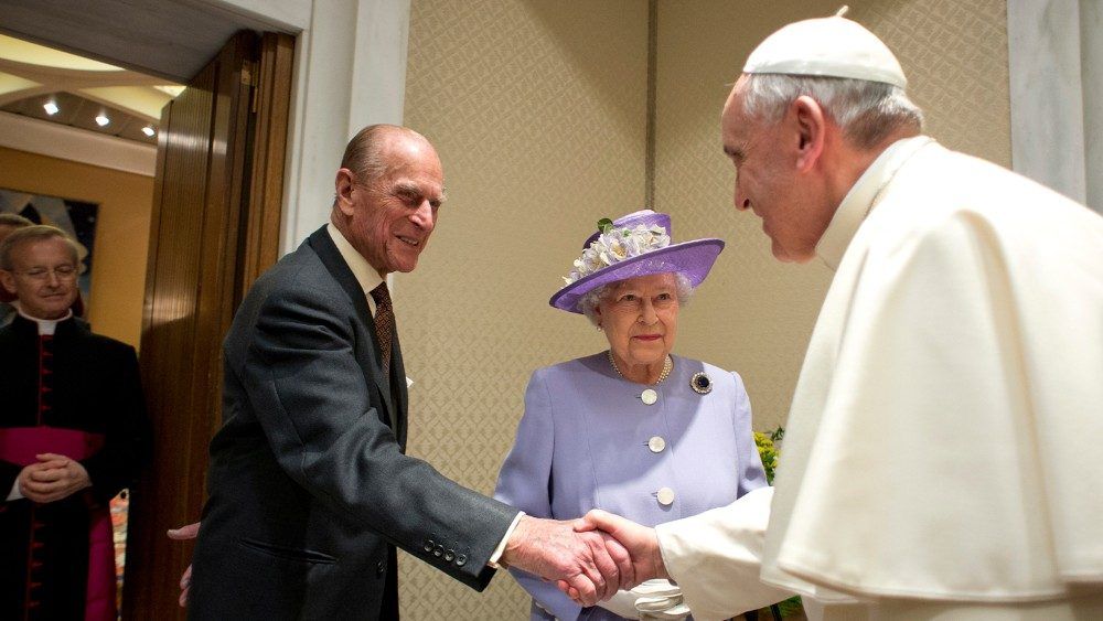 Papa Francisco da condolencia a familia real británica