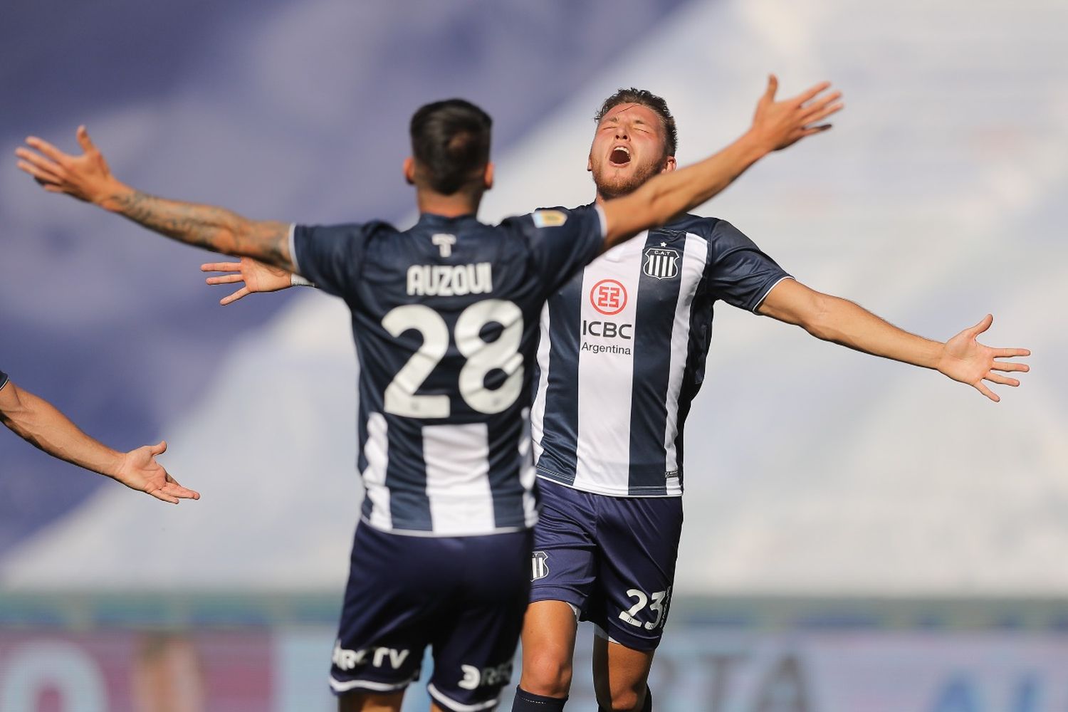 Talleres goleó a Central y se consolida en lo más alto