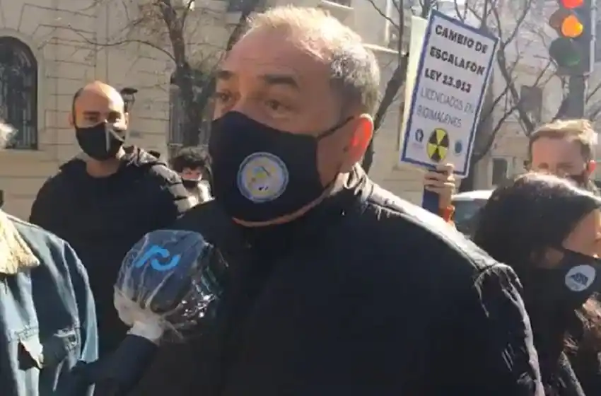 Para el líder de Municipales, la polémica por el uso de autos públicos en caravana gremial «esconde el verdadero problema»