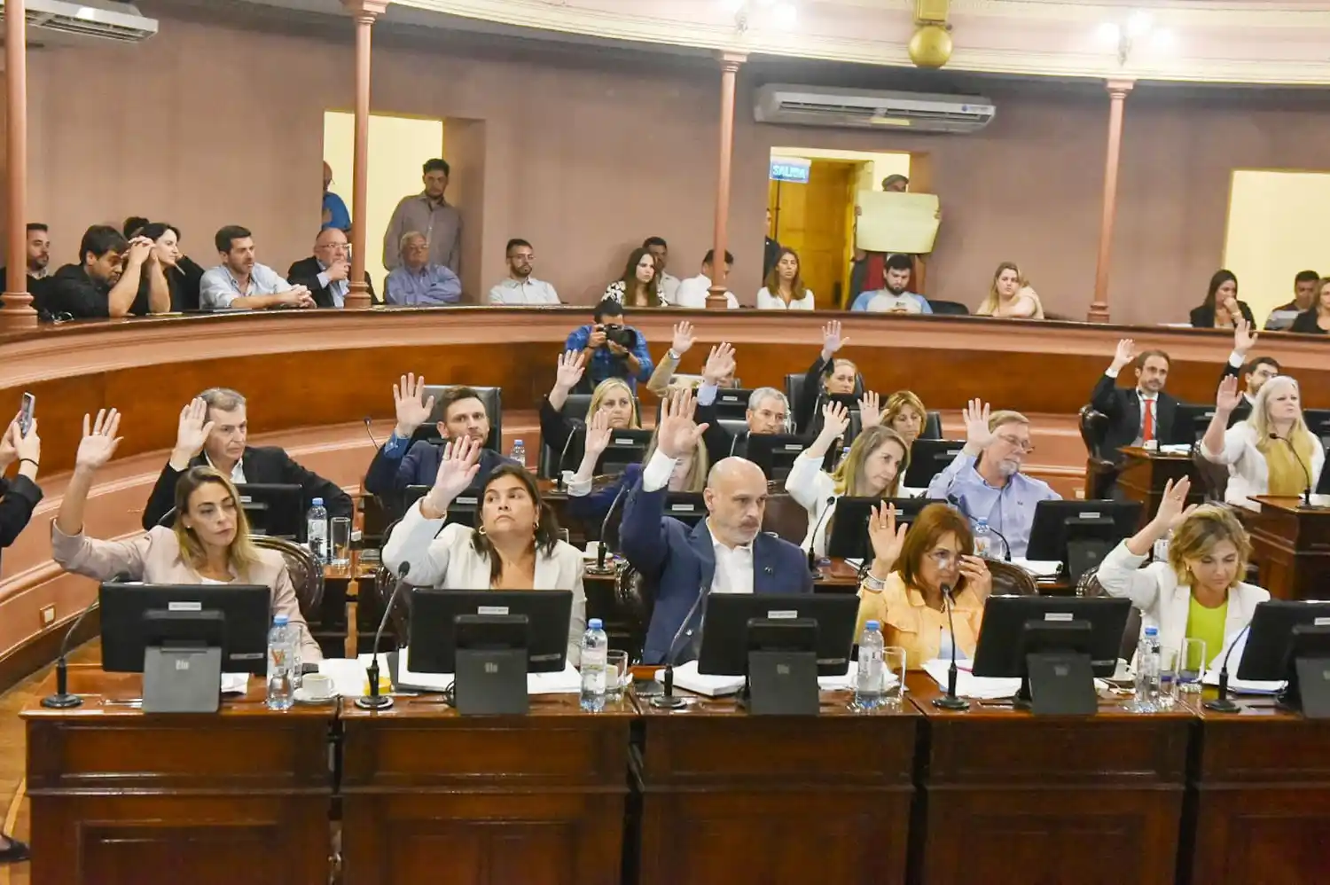 Diputados Justicialistas defienden a empresas locales y consumidores en medio de políticas nacionales