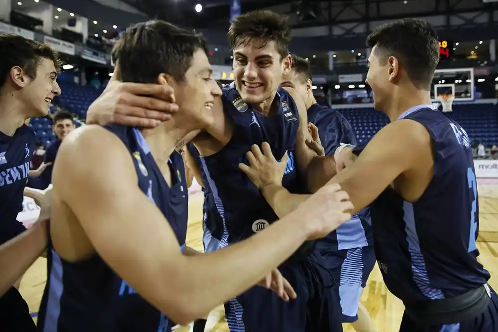 Argentina, con De La Fuente, clasificó al Mundial U19