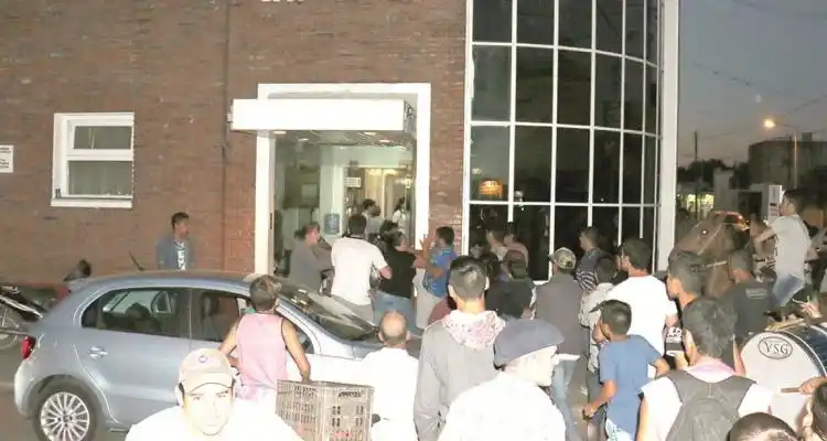 Incidentes en marcha para que liberen al acusado del crimen en Nápole