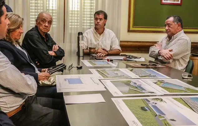 La Caja de Jubilaciones y el Municipio firmaron el convenio para construir una pileta semi olímpica