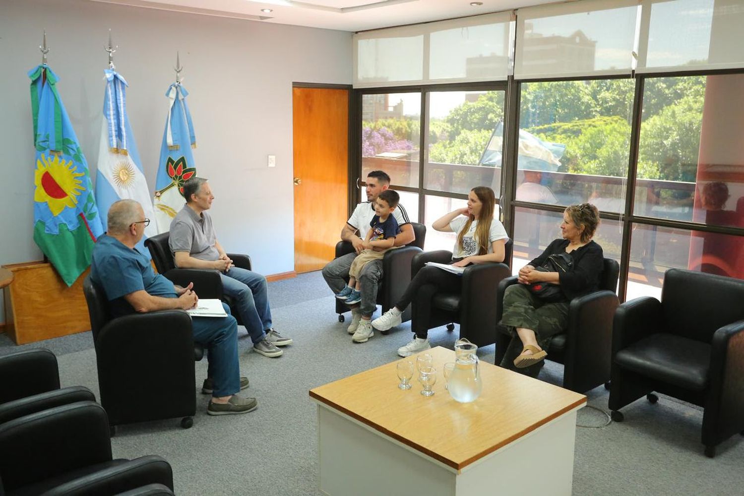 Esteban Echeverría: Gray dio ayuda económica para una intervención quirúrgica a niño de 4 años