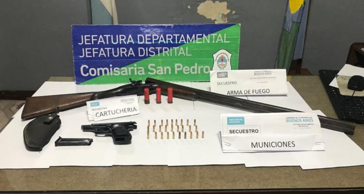 Disparó al aire para evitar una entradera, el ladrón huyó y él quedó imputado por tenencia ilegal de armas