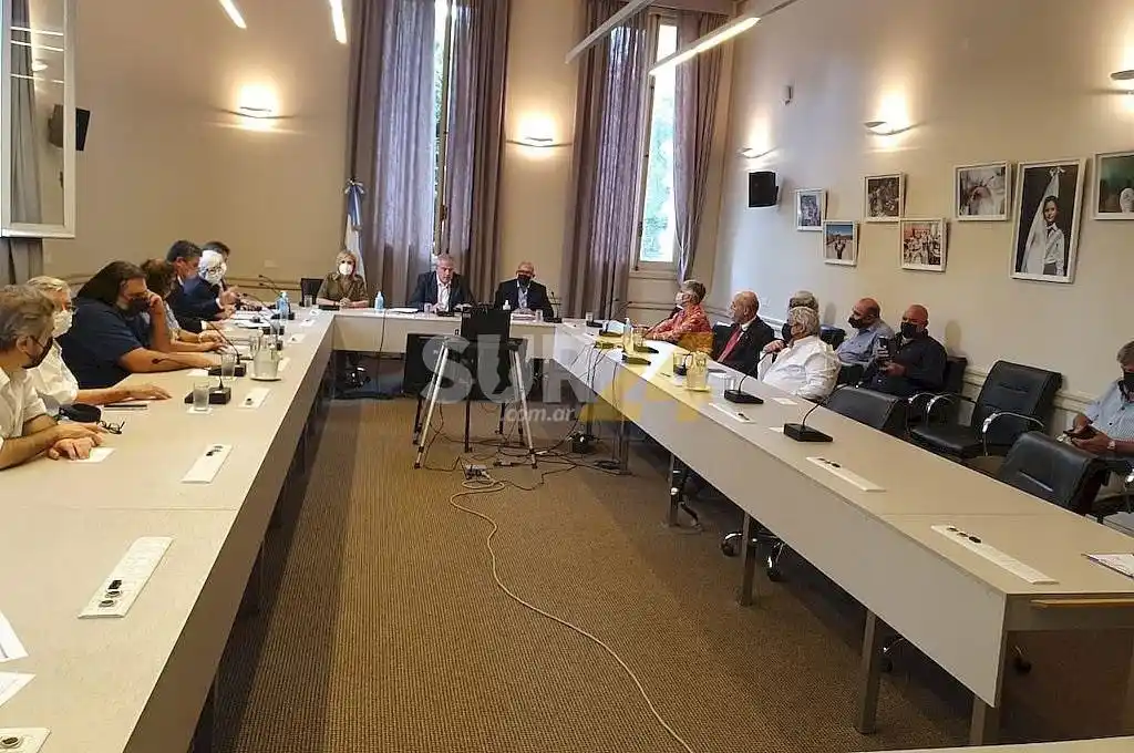 Los gremios docentes pidieron un piso de 45% de incremento salarial