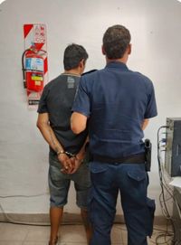 Detuvieron a un hombre que amenazó a una mujer con un arma blanca para robarle