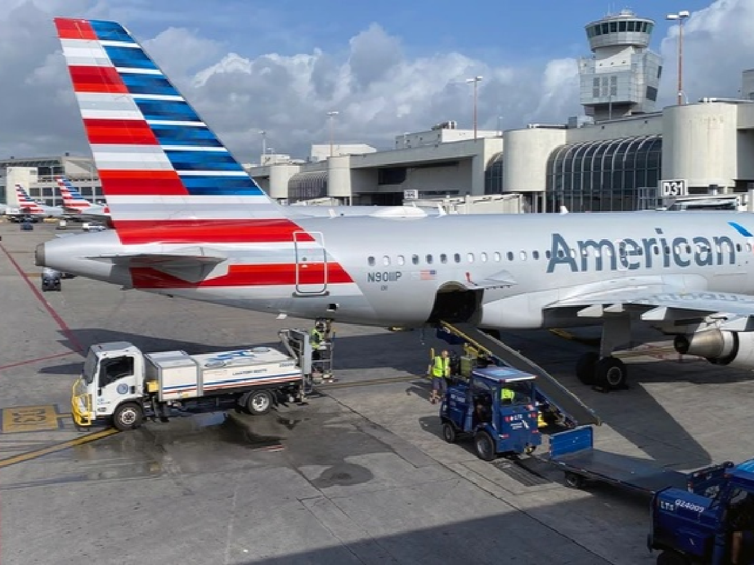 American Airlines transporta insumos médicos entre Estados Unidos y Argentina