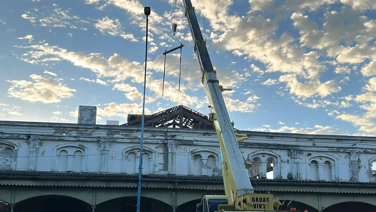 Atención: comenzó el corte de tránsito en pleno centro por obras en los ex Almacenes Ripamonti obra - 2