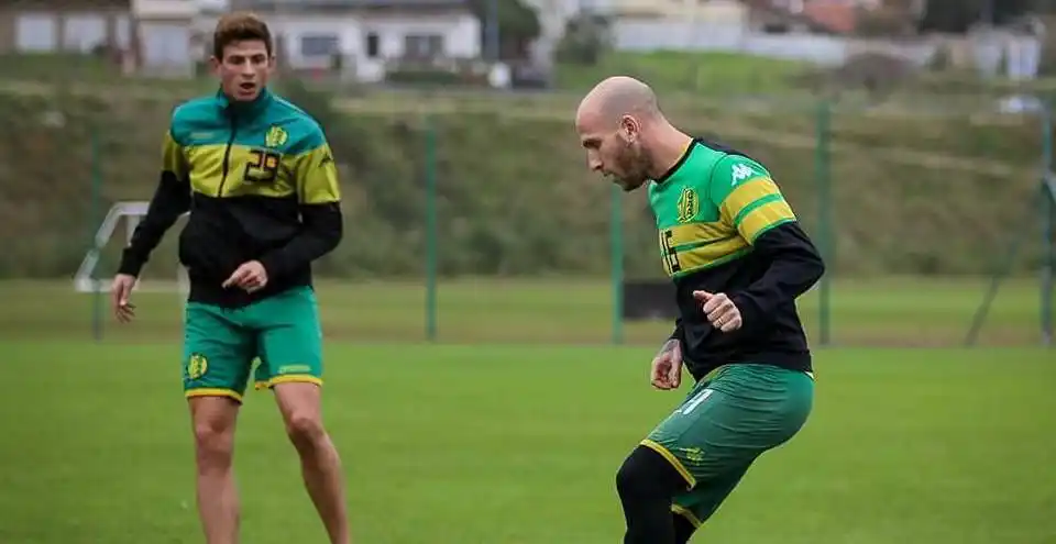 Perazzo deja dos titulares