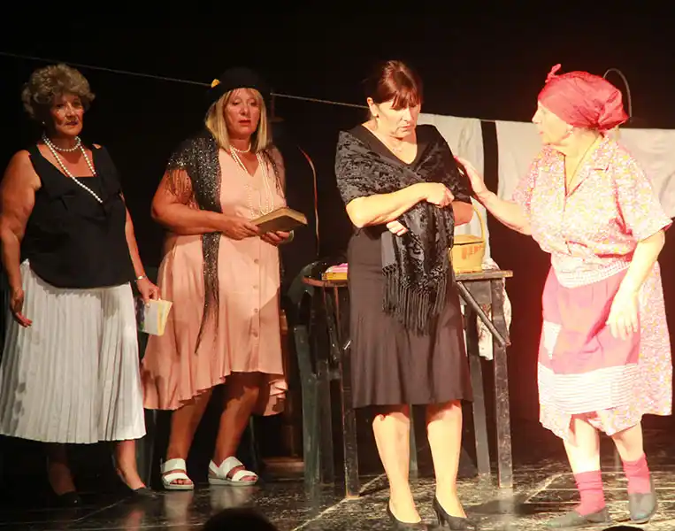 Doble función en el teatro municipal