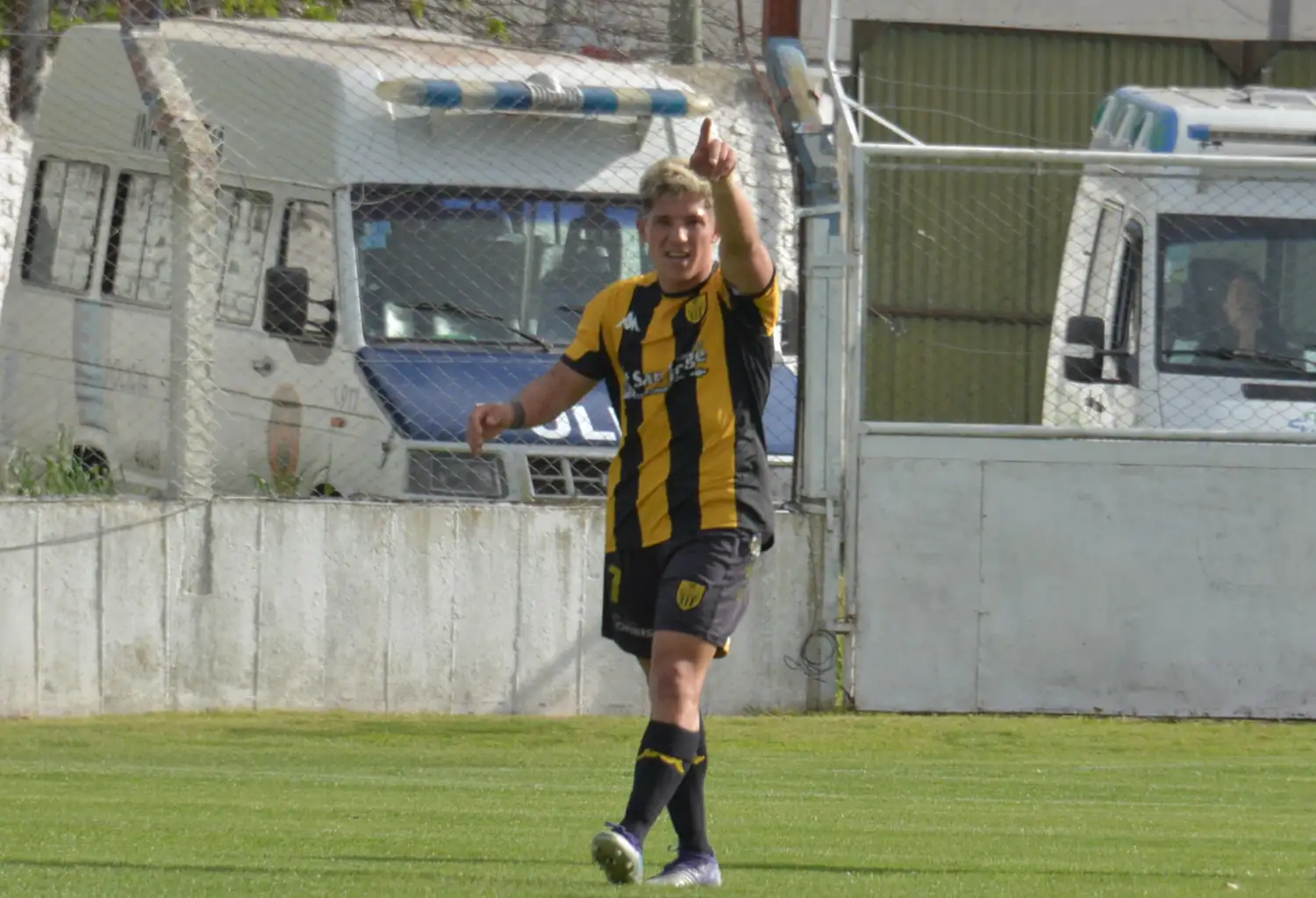 Los goles de Santamarina en su despedida de la Primera Nacional