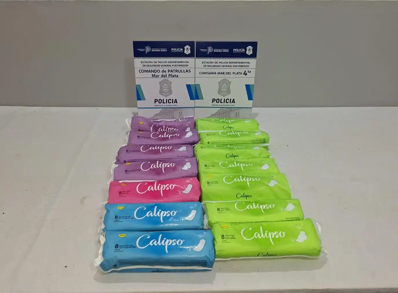 El local tenía una ventana de aluminio dañada.