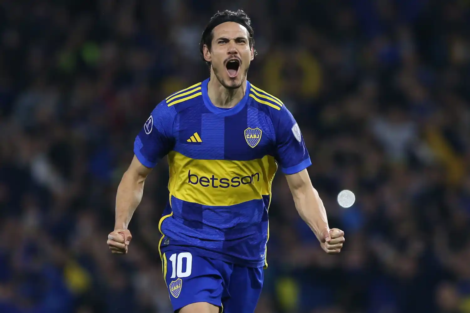 El uruguayo Cavani volvió de la lesión y le dio el gol de la clasificación a Boca.