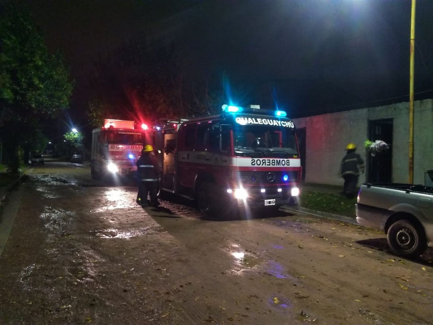 Intenso trabajo de los Bomberos Voluntarios durante la madrugada