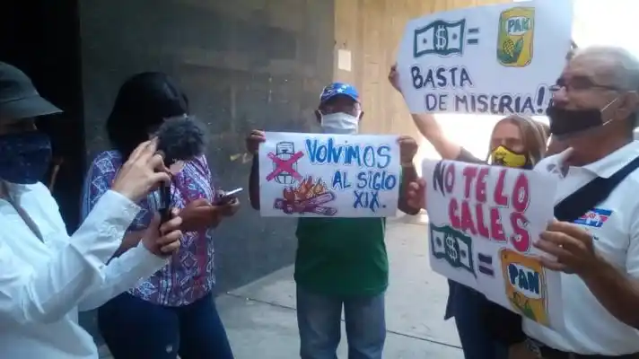 El régimen y su MISERIA: empleados públicos tienen un HCM de menos de dólar