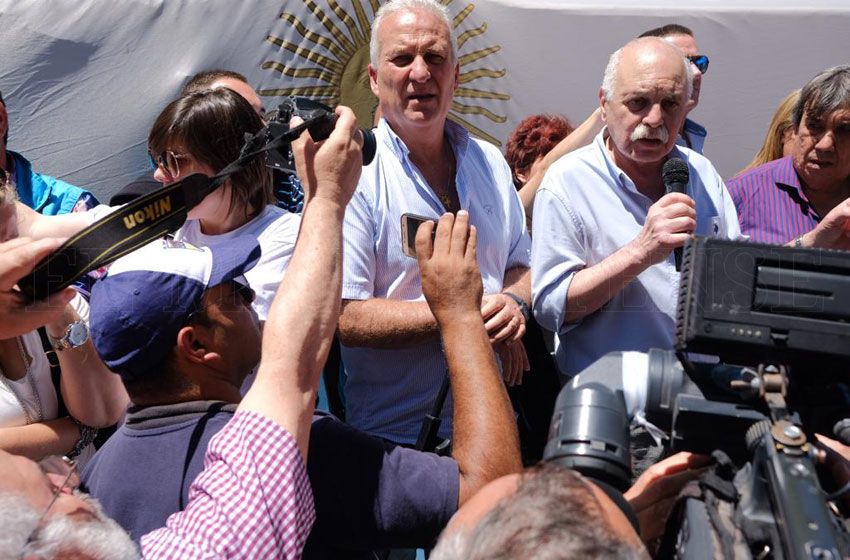 En plena movilización, los municipales vuelven a reunirse con Arroyo
