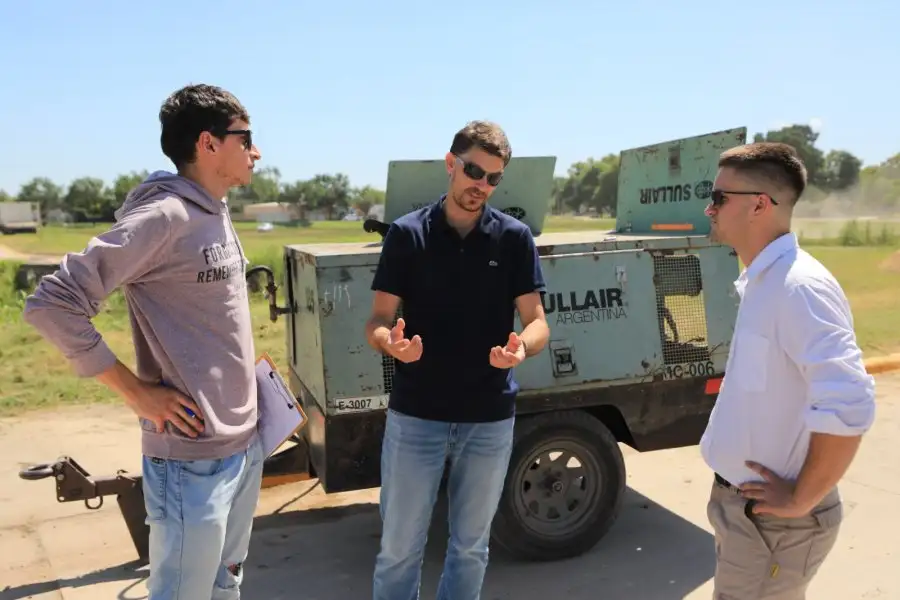 Este martes, el secretario de Infraestructura, Servicios y Ambiente, Nicolás Asensio, se acercó al sector para evaluar las tareas y conversar con los vecinos con el fin de conocer la recepción de este servicio que les otorgará una mejor calidad.