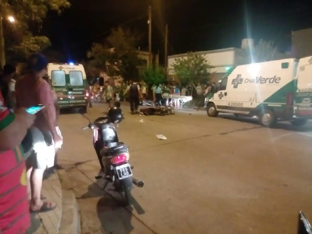 Accidente entre dos motos deja cinco lesionados