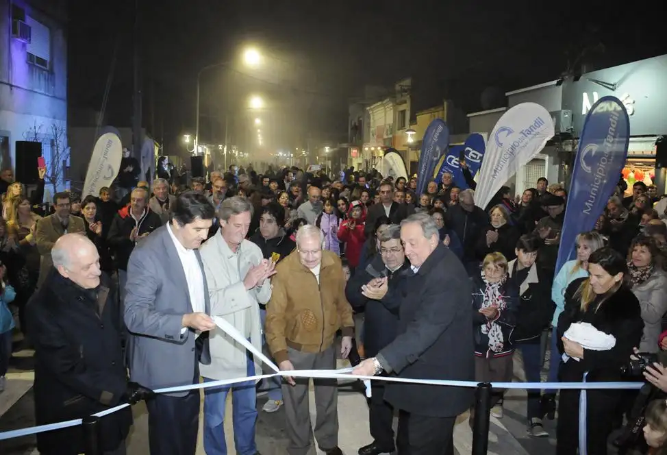 Entre vecinos, artistas y autoridades se inauguró el renovado centro A Cielo Abierto 