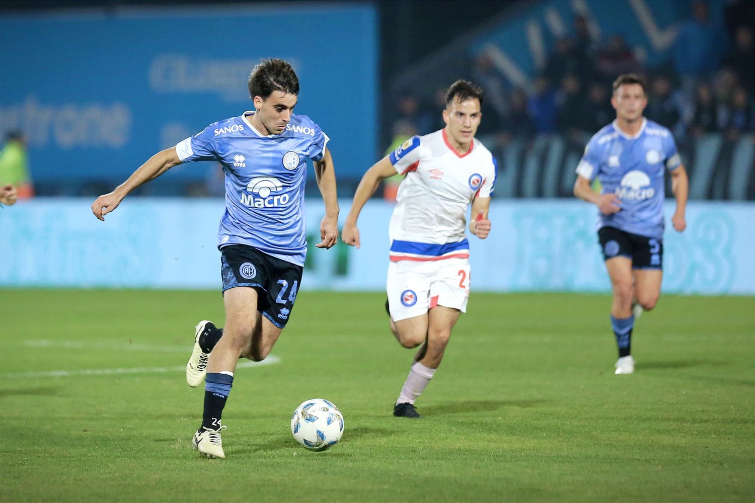 Belgrano lo ganó con uno menos