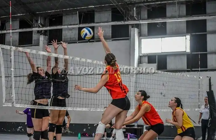 La punta receptora de Chaves Emma Trik (10) jugará la Liga Argentina