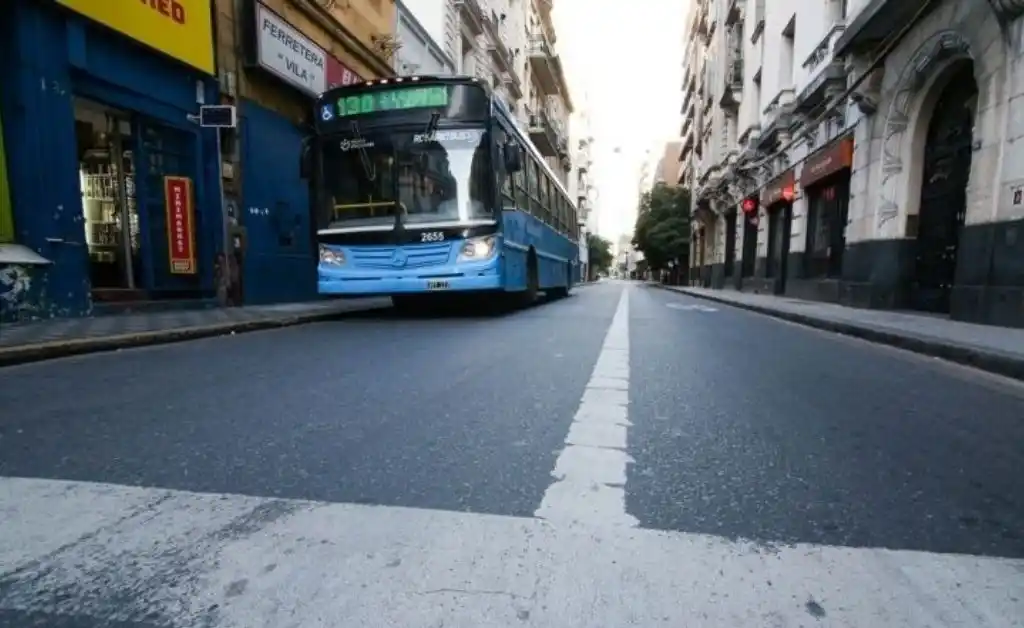 Los choferes siguen sin cobrar y mantienen el paro