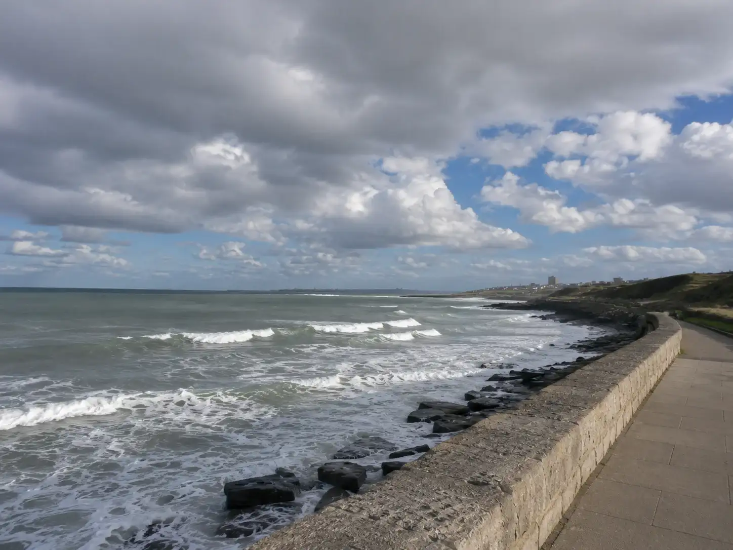 Martes frío y mayormente nublado en Mar del Plata: la máxima rondará los 12 grados