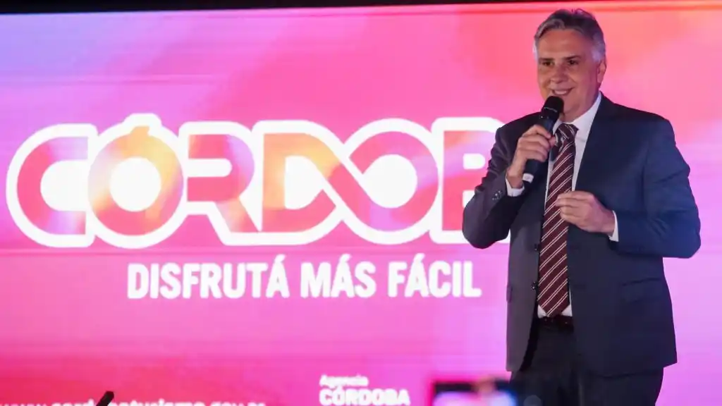 Llaryora encabezó el lanzamiento de la temporada de verano 2025-2026 de la provincia