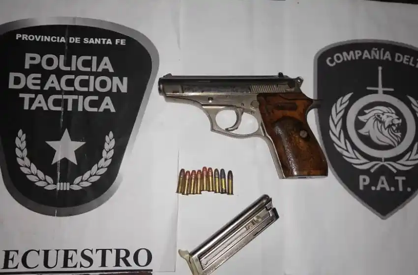 Detuvieron a dos jóvenes de 17 años cuando se preparaban para enfrentarse a la policía