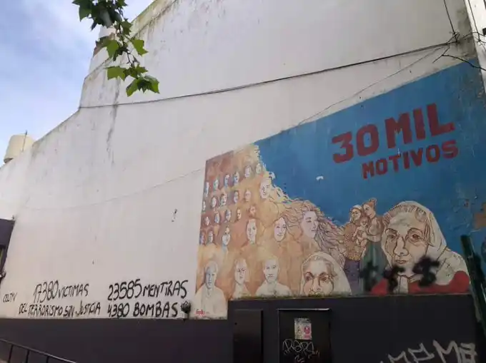 Mar del Plata: Poco después del Día de la Memoria, vandalizaron mural que recuerda a los 30 mil desaparecidos