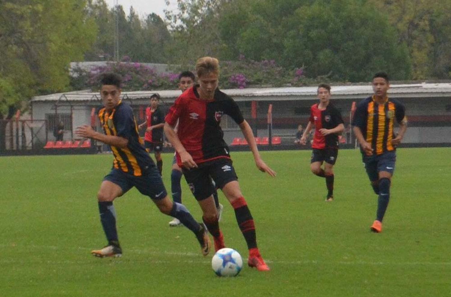 Clásicos de inferiores: tres victorias para cada uno