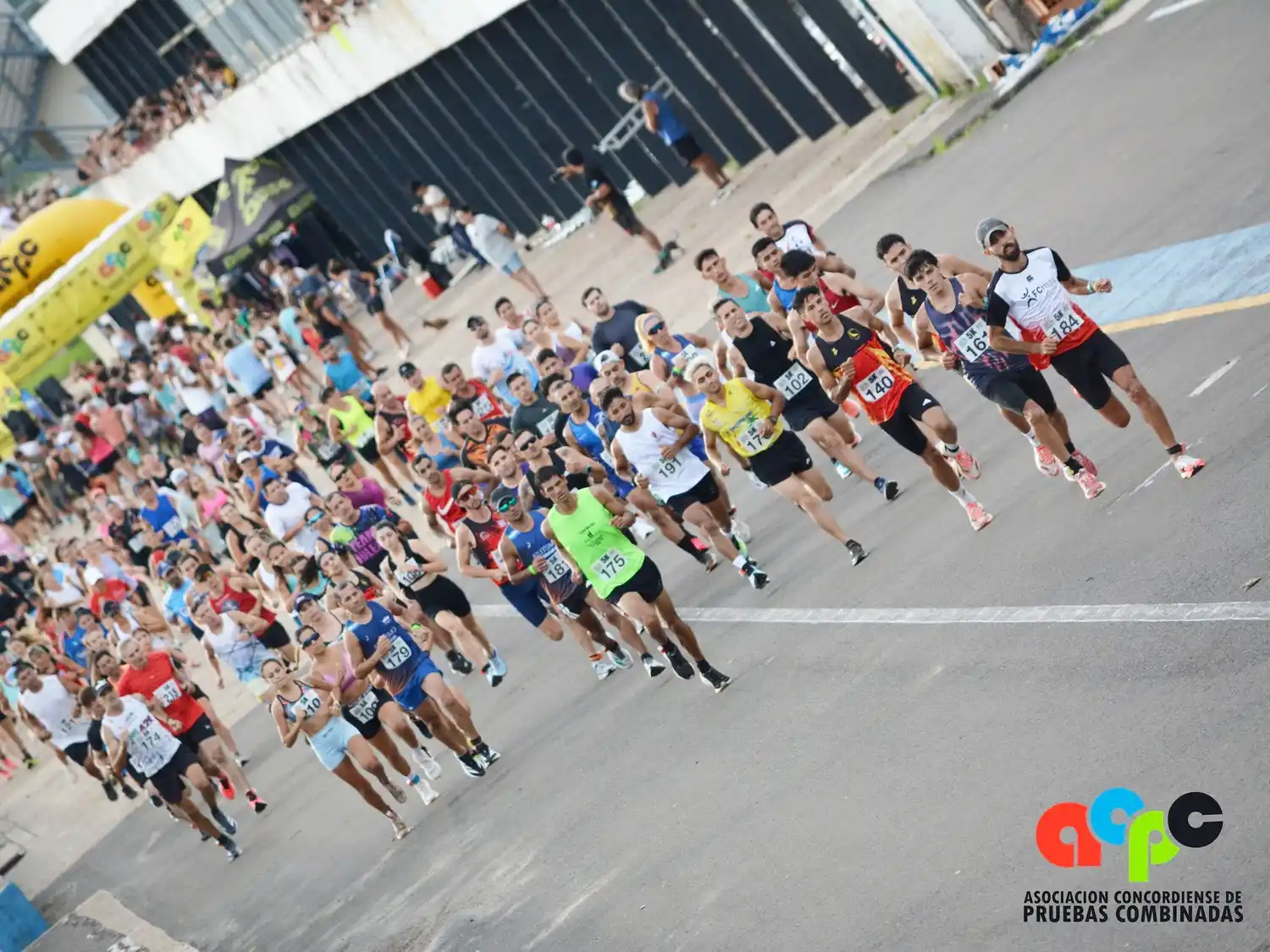 El Autódromo de Concordia brilló con la última carrera atlética del año