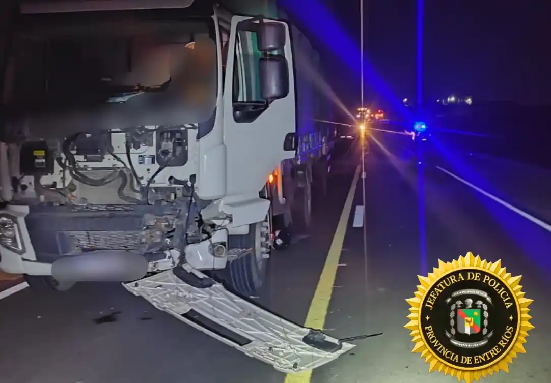 Trágico siniestro vial en Ruta 12: falleció un motociclista