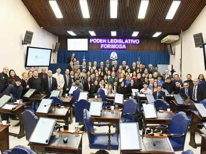 Celebran la nueva Constitución porque 
garantiza la estabilidad laboral de estatales